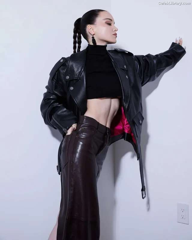Dove Cameron photo 17 of 620