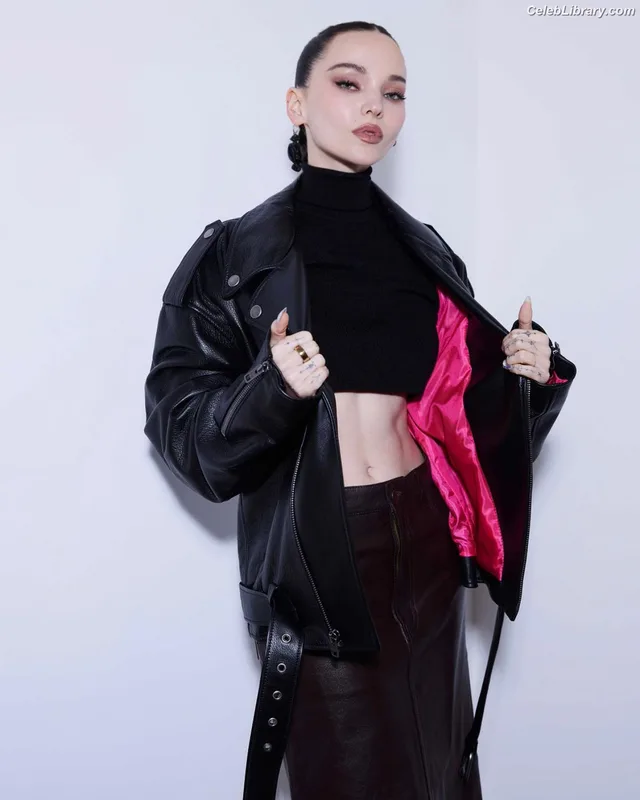 Dove Cameron photo 19 of 620