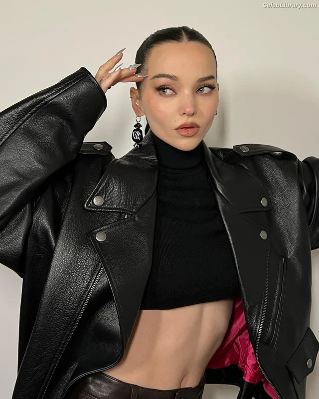 Dove Cameron photo 20 of 620