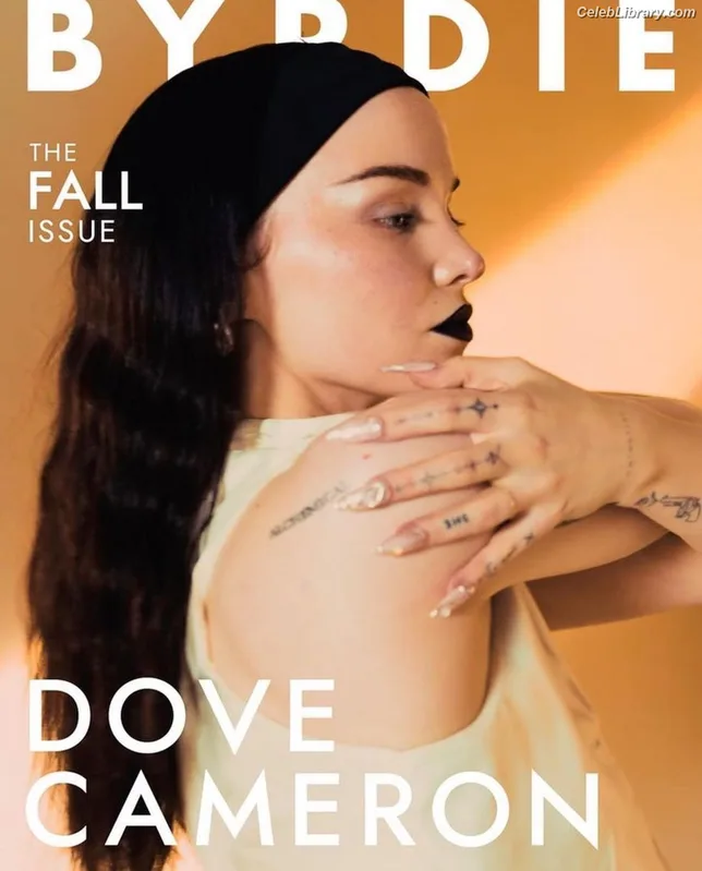 Dove Cameron photo 2 of 620