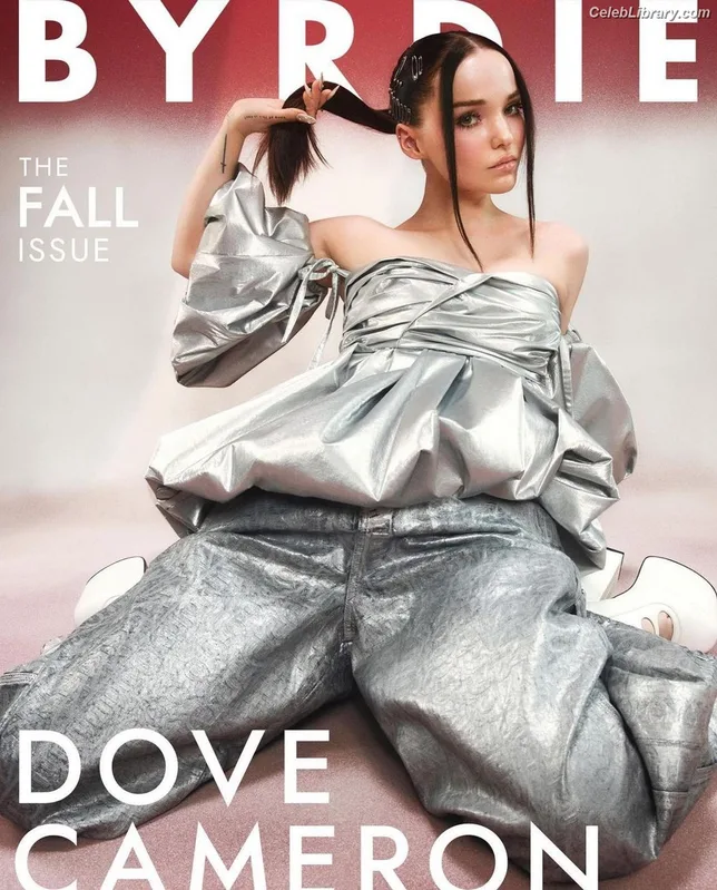 Dove Cameron photo 6 of 620