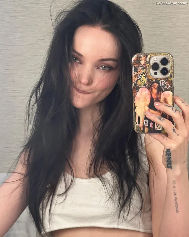 Dove Cameron photo 12 of 620