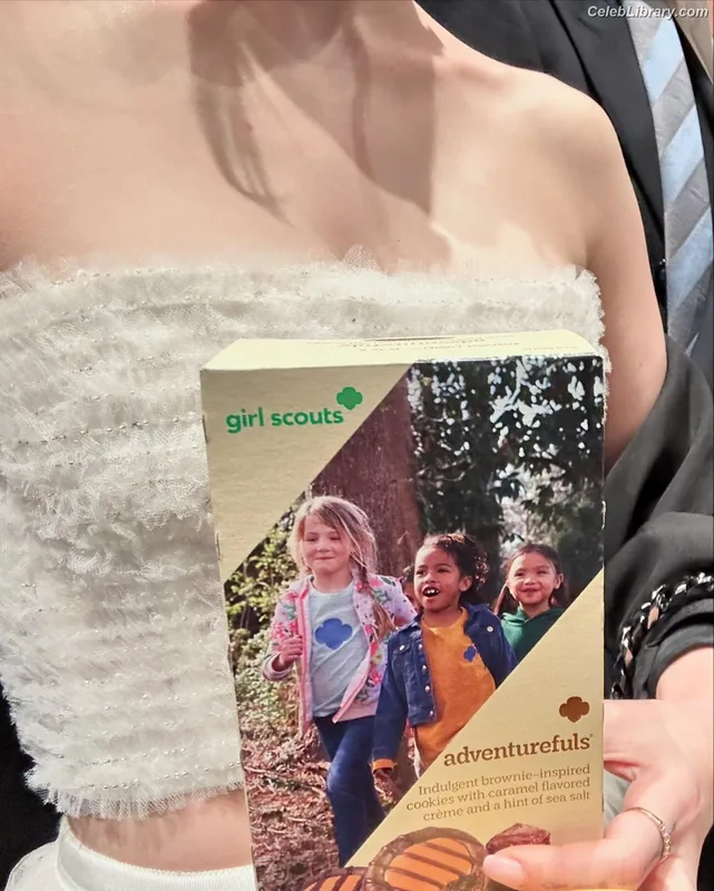 Dove Cameron photo 19 of 620