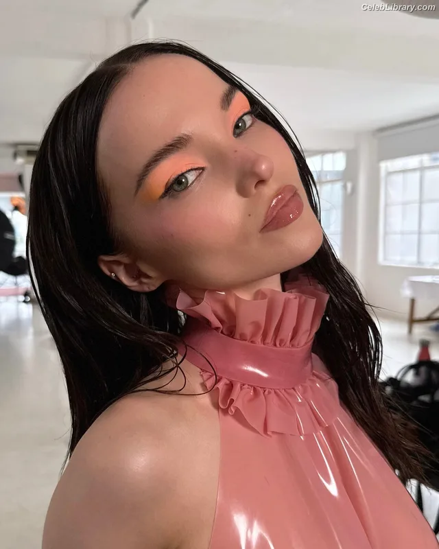 Dove Cameron photo 24 of 620