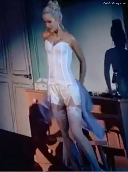 Dove Cameron photo 4 of 620