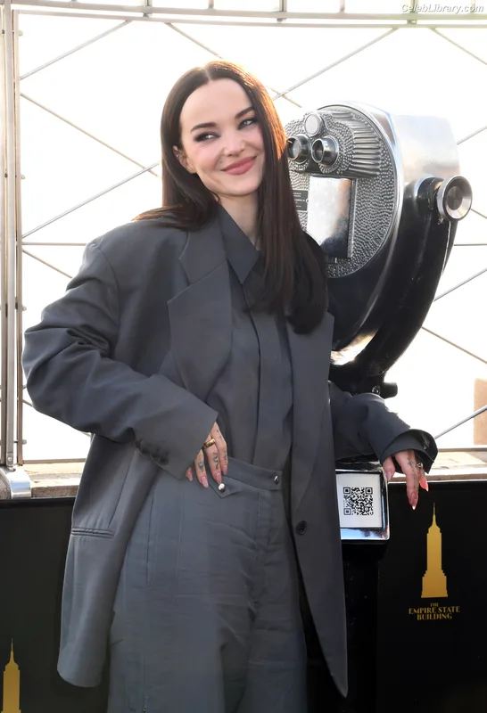 Dove Cameron photo 16 of 620
