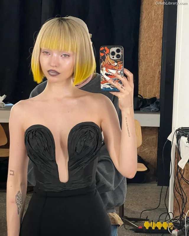 Dove Cameron photo 22 of 620