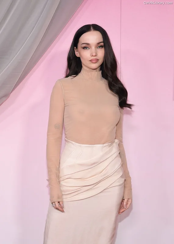 Dove Cameron photo 2 of 620