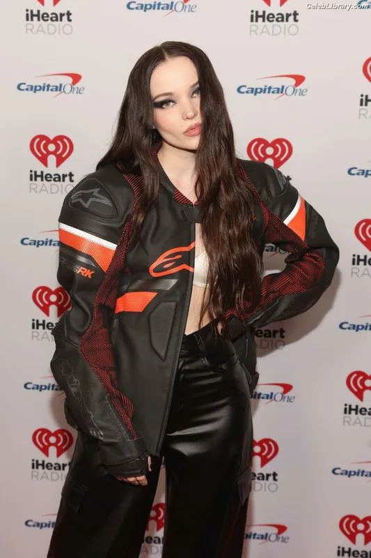 Dove Cameron photo 14 of 620