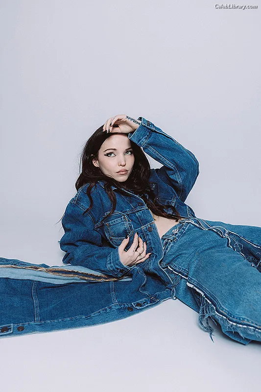 Dove Cameron photo 16 of 620