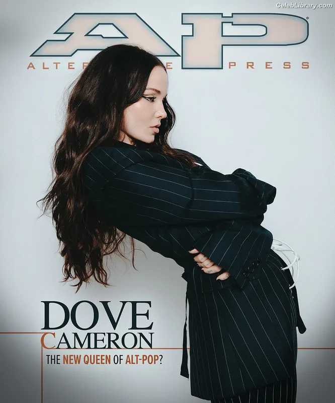Dove Cameron photo 6 of 620