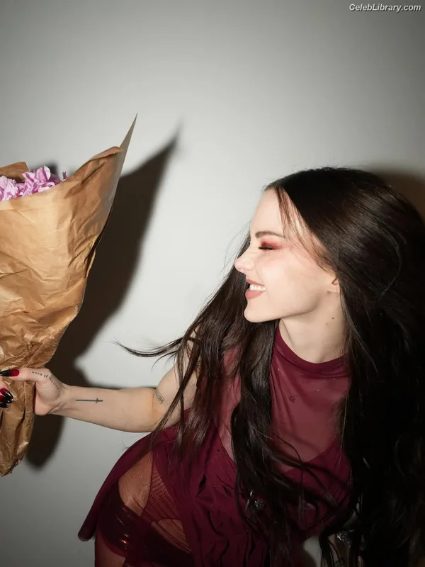 Dove Cameron photo 16 of 620