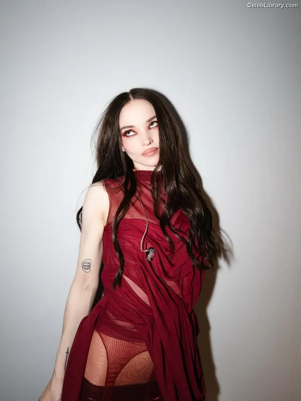 Dove Cameron photo 19 of 620