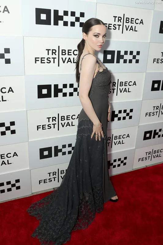 Dove Cameron photo 6 of 620