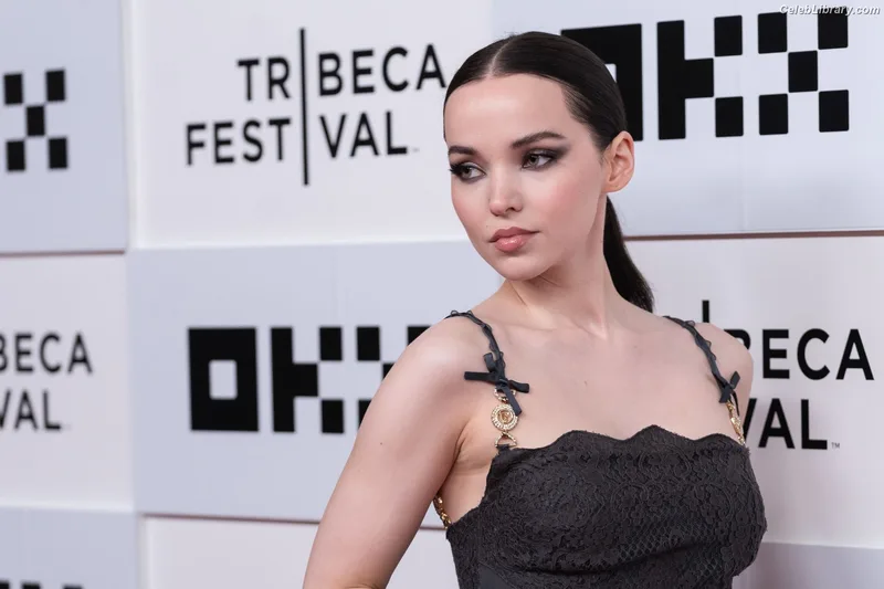 Dove Cameron photo 10 of 620