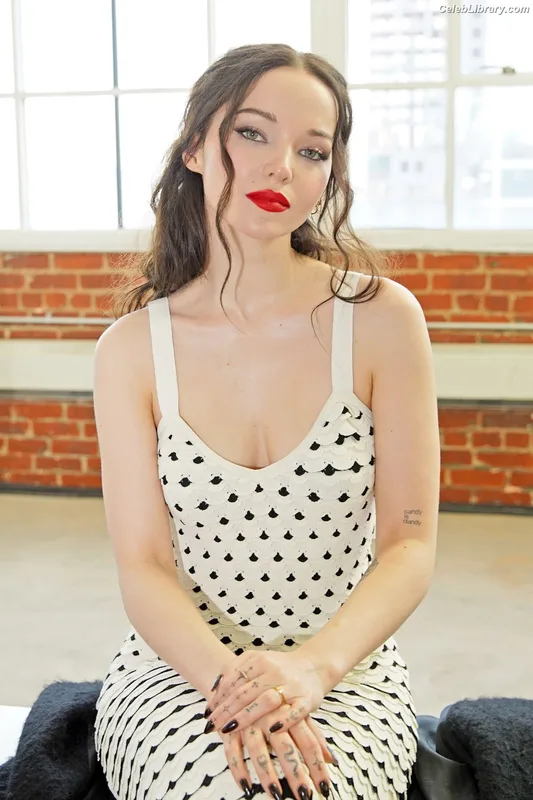 Dove Cameron photo 12 of 620