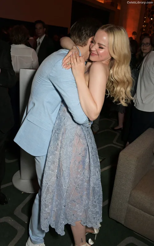 Dove Cameron photo 17 of 620