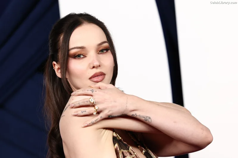 Dove Cameron photo 13 of 620