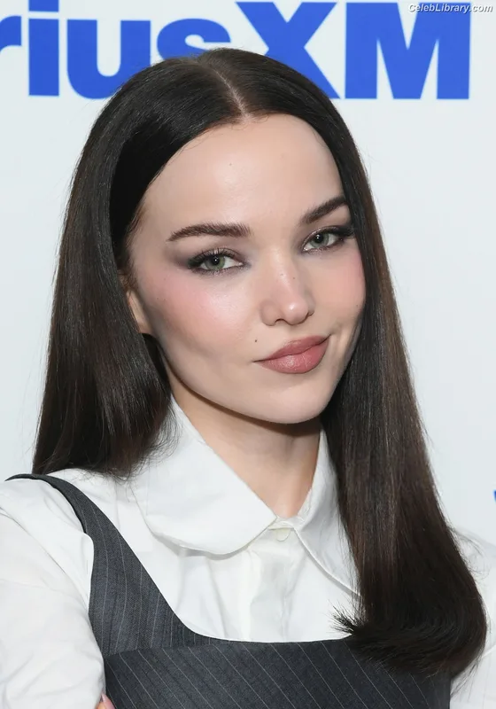 Dove Cameron photo 13 of 620