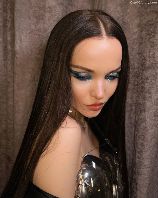 Dove Cameron photo 18 of 620