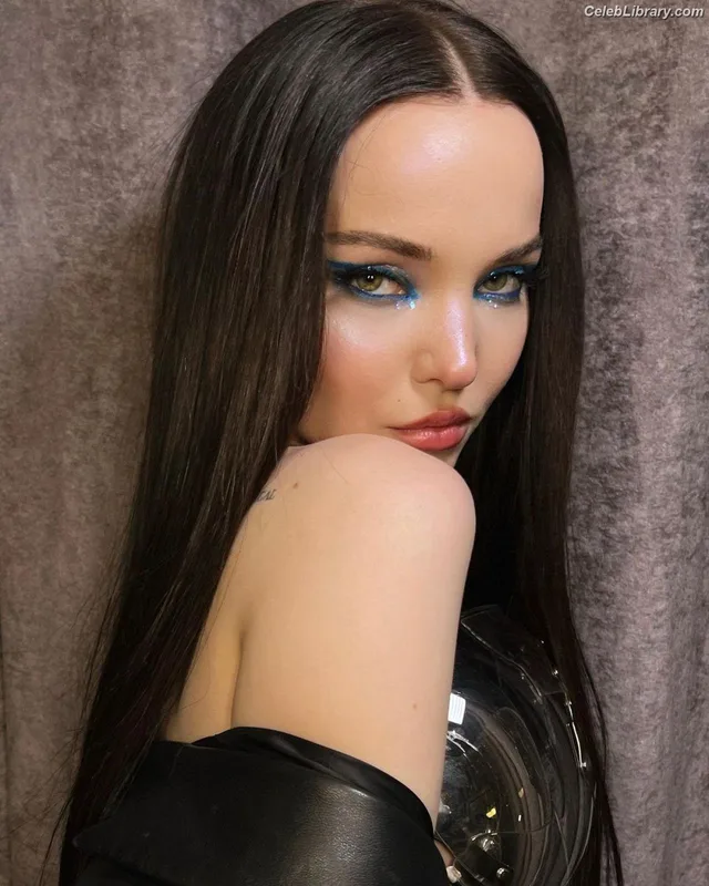 Dove Cameron photo 20 of 620