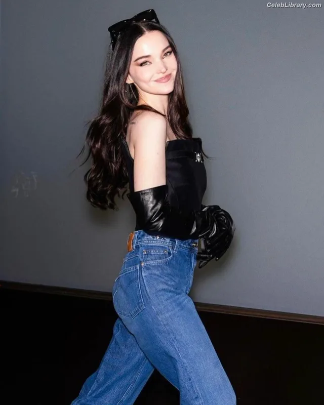 Dove Cameron photo 22 of 620