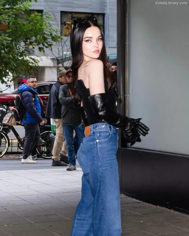 Dove Cameron photo 24 of 620