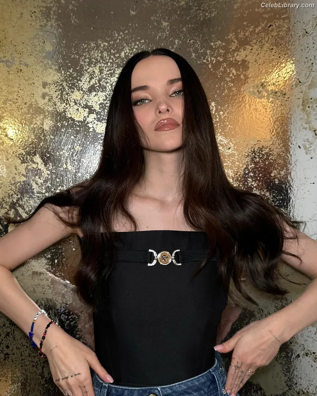 Dove Cameron photo 1 of 620