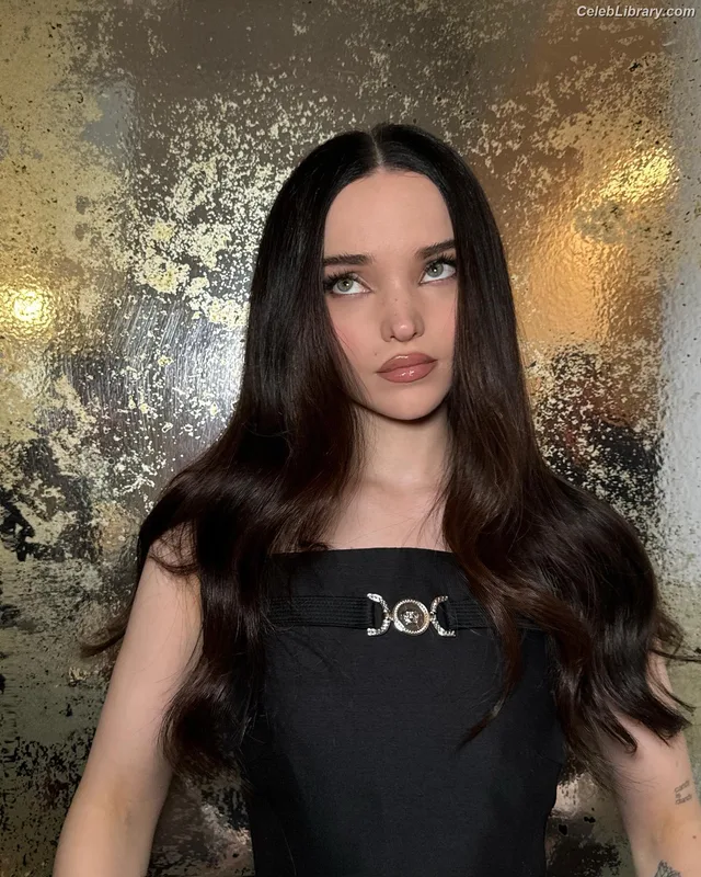 Dove Cameron photo 3 of 620