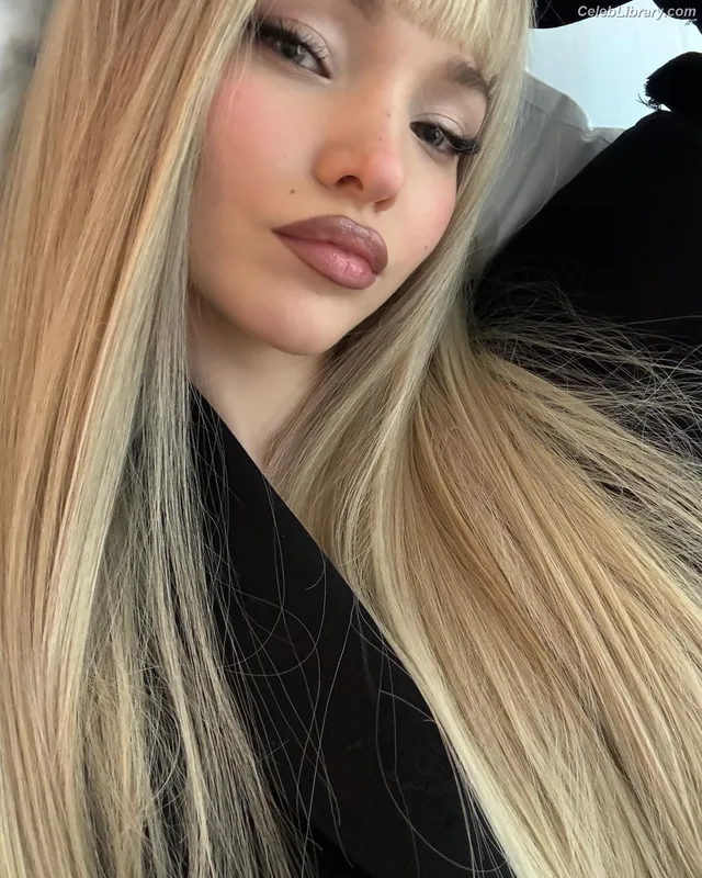 Dove Cameron photo 7 of 620