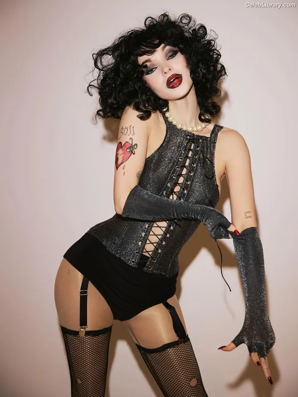Dove Cameron photo 10 of 620