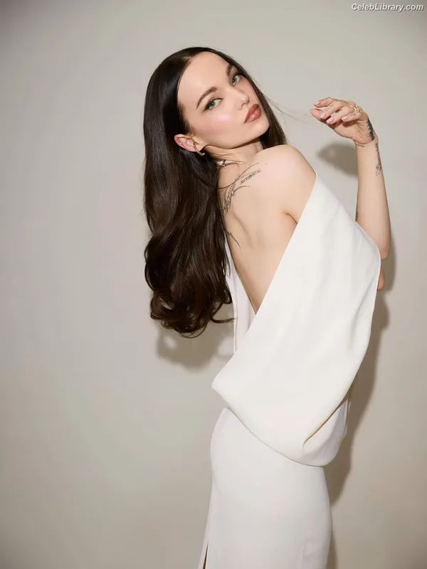 Dove Cameron photo 18 of 620