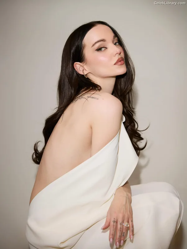 Dove Cameron photo 19 of 620