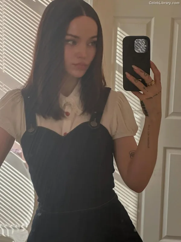 Dove Cameron photo 23 of 620
