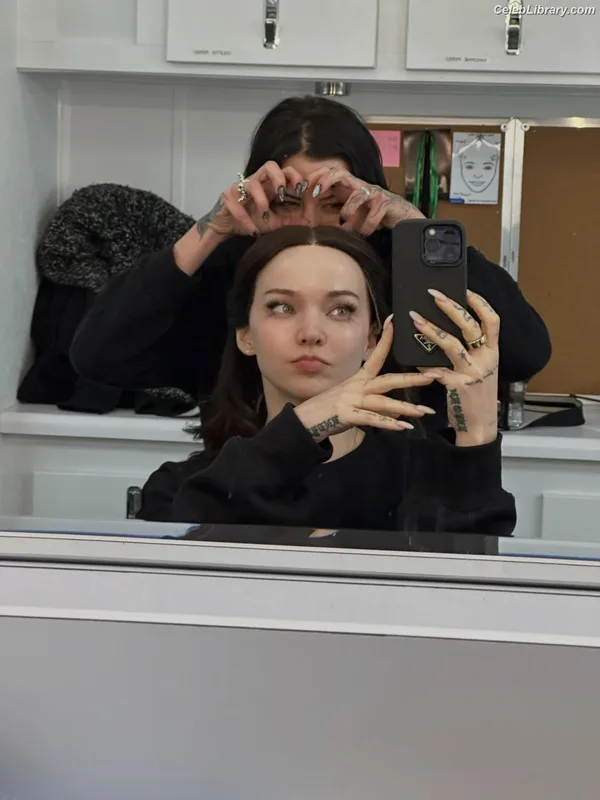 Dove Cameron photo 7 of 620