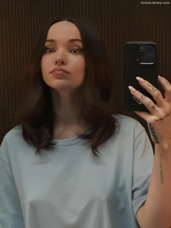 Dove Cameron photo 8 of 620