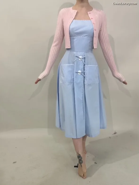 Dove Cameron photo 11 of 620