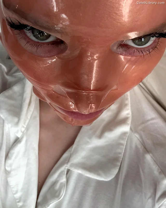 Dove Cameron photo 17 of 620