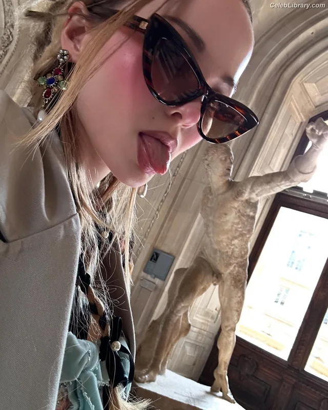 Dove Cameron photo 19 of 620
