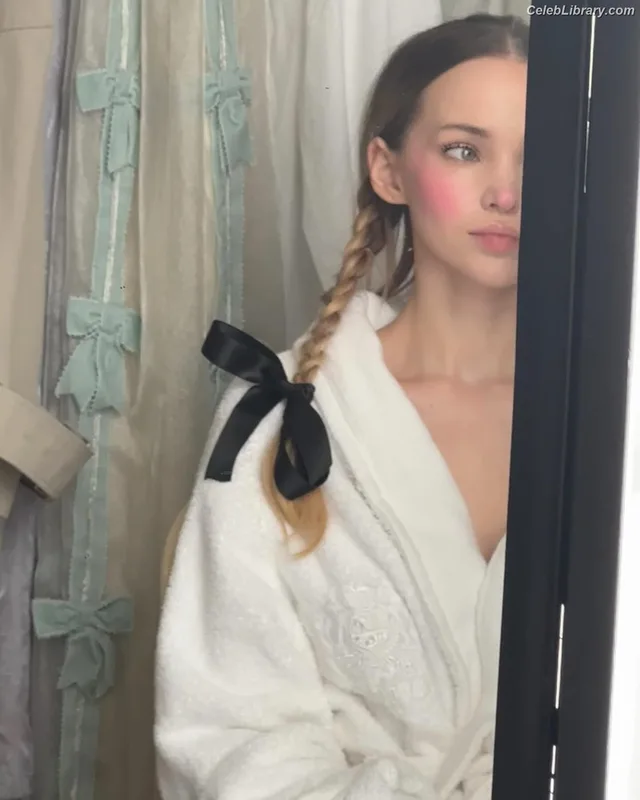 Dove Cameron photo 23 of 620