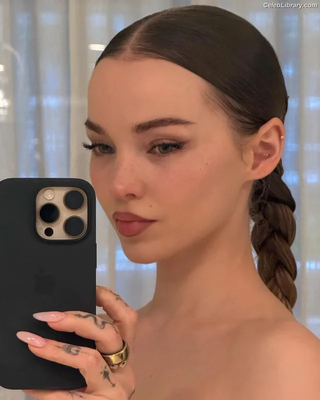 Dove Cameron photo 3 of 620