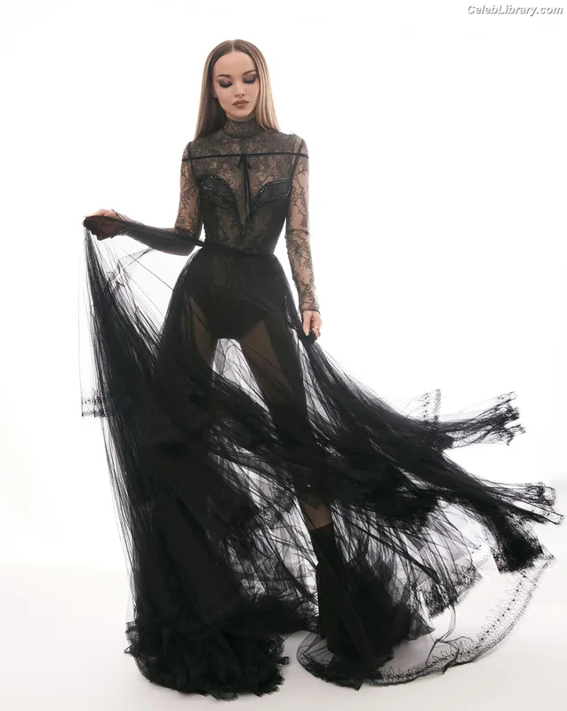 Dove Cameron photo 8 of 620