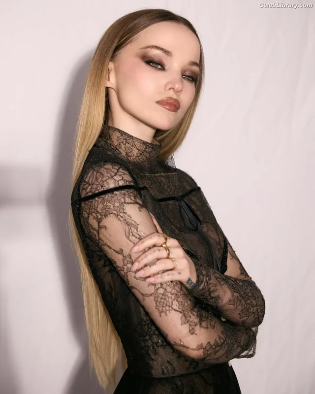 Dove Cameron photo 11 of 620