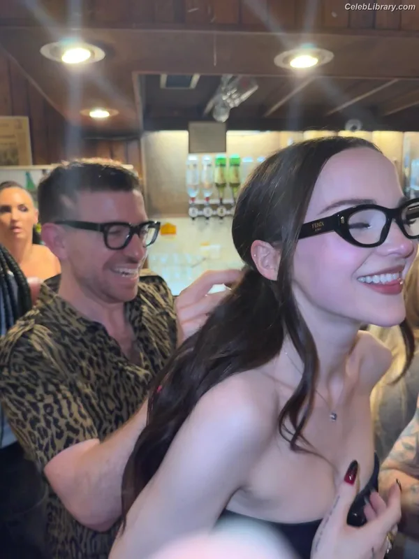Dove Cameron photo 6 of 620