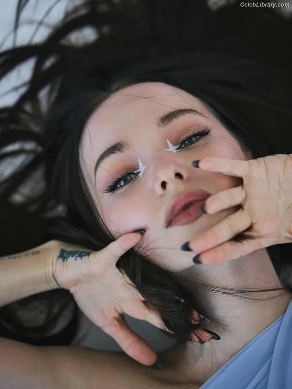 Dove Cameron photo 7 of 620