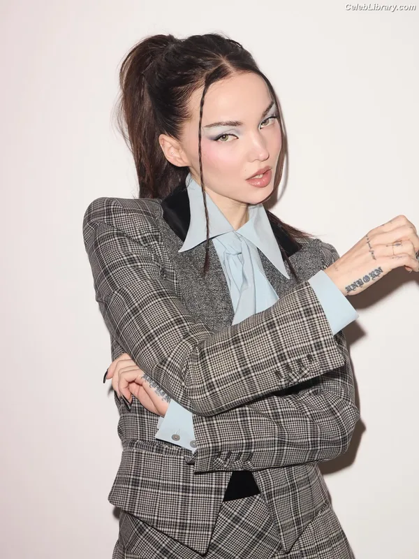 Dove Cameron photo 20 of 620