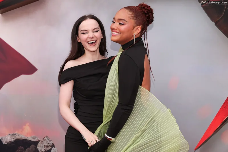 Dove Cameron photo 1 of 620