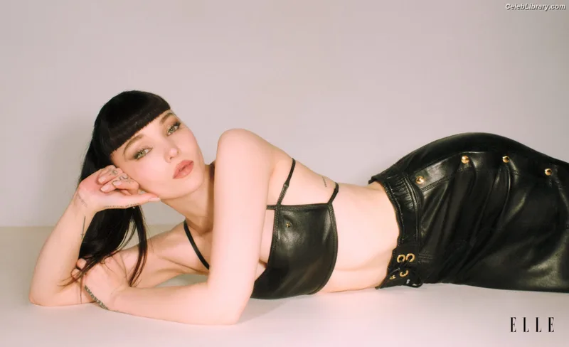 Dove Cameron photo 15 of 620