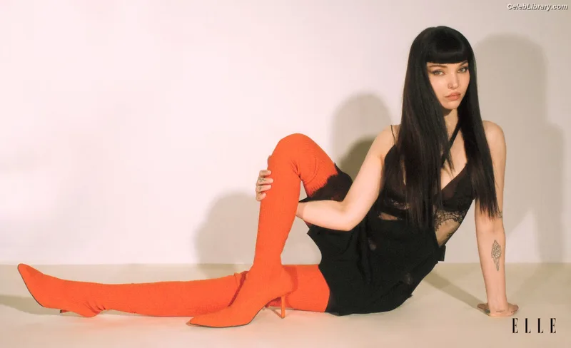 Dove Cameron photo 16 of 620