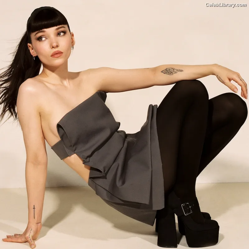 Dove Cameron photo 21 of 620